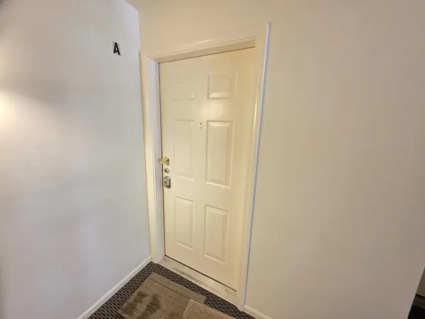 356 Woodview CIR #A, Elgin, IL 60120