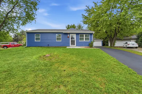 225 Malibu DR, Bolingbrook, IL 60440