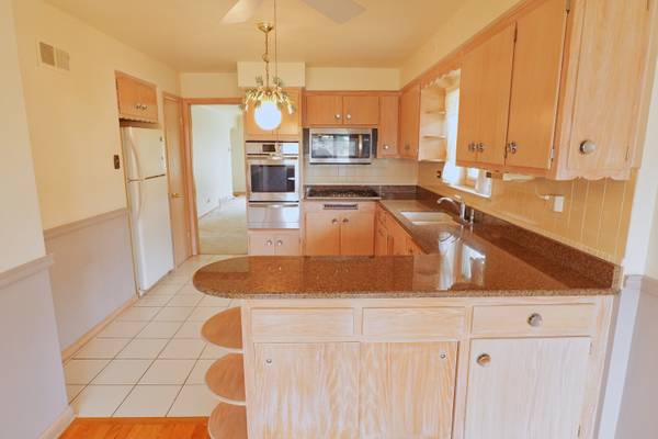 4537 W 100th PL, Oak Lawn, IL 60453