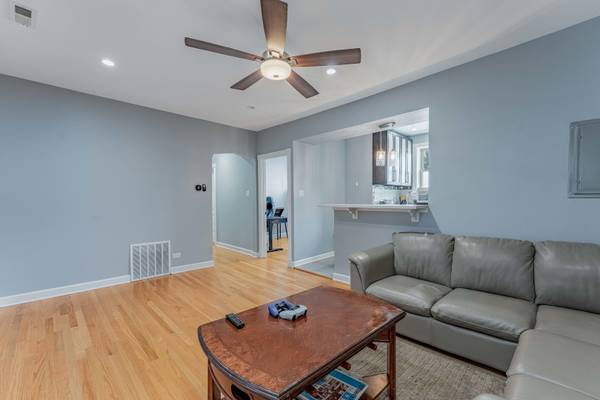 5717 N Kimball AVE #2N, Chicago, IL 60659