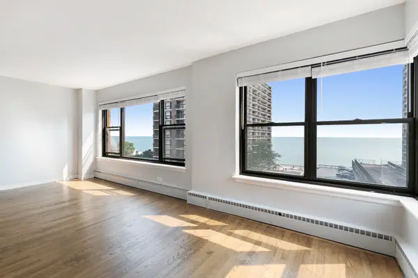 5858 N SHERIDAN RD #702, Chicago, IL 60660