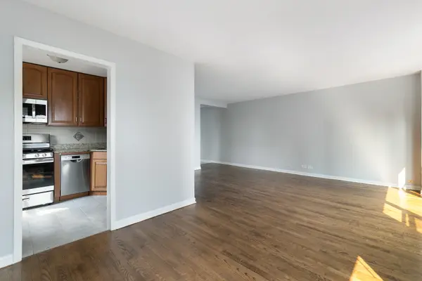 5858 N SHERIDAN RD #702, Chicago, IL 60660