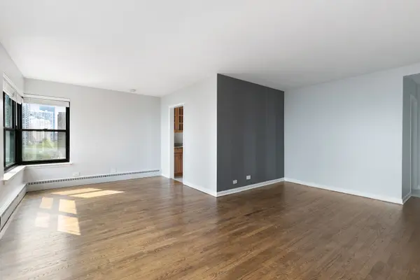 5858 N SHERIDAN RD #702, Chicago, IL 60660