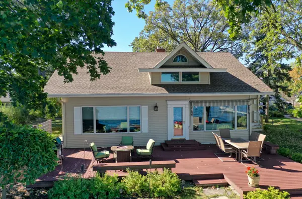 7 S Shore DR, Forest Lake, MN 55025