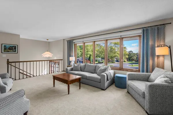 10024 Johnson CIR, Bloomington, MN 55437