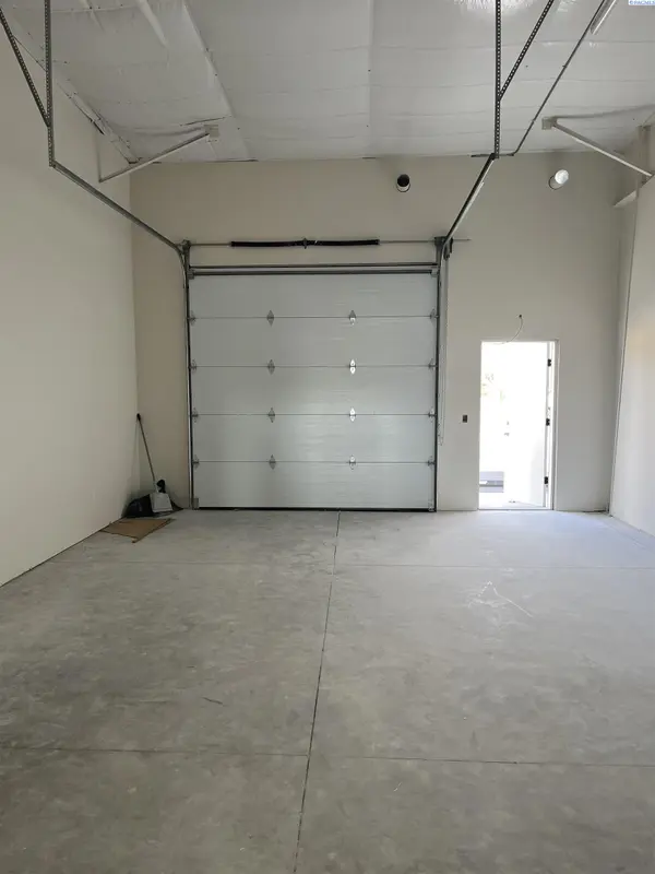 2402 Henderson Loop #102, Richland, WA 99354