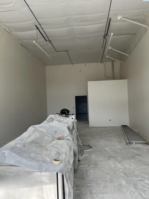 2402 Henderson Loop #102, Richland, WA 99354