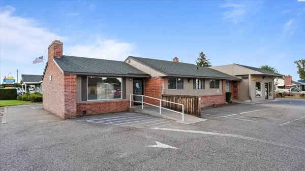 5804 W Clearwater Ave, Kennewick, WA 99336