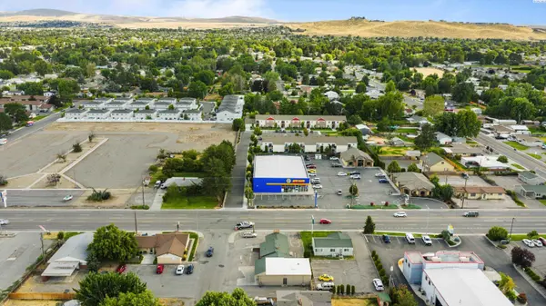 5804 W Clearwater Ave, Kennewick, WA 99336