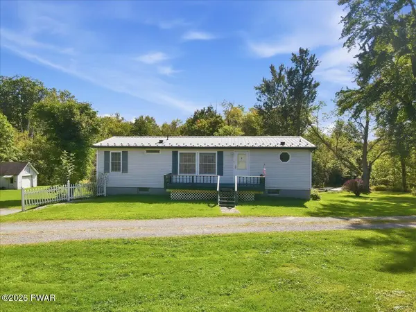 9 Tall Trees LN, Beach Lake, PA 18405