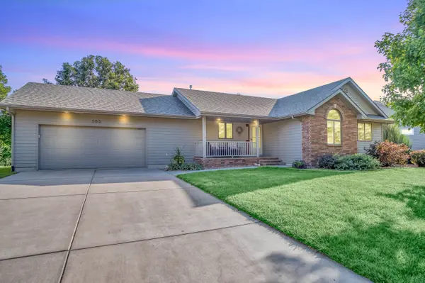 505 Wedgewood Ct, Hesston, KS 67062
