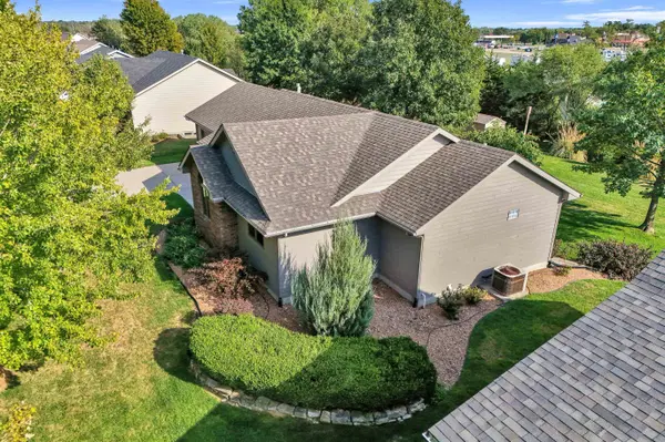 505 Wedgewood Ct, Hesston, KS 67062
