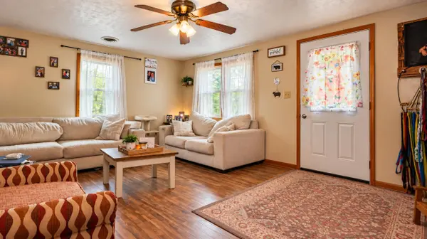 2926 County Road 830, Noble, MO 65715
