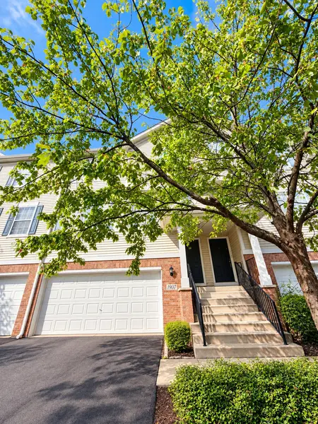 1907 Indian Hill LN, Aurora, IL 60503