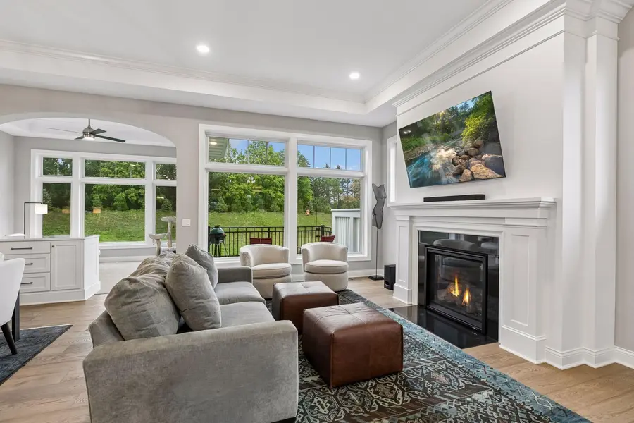 89 Spring Farm RD, North Oaks, MN 55127