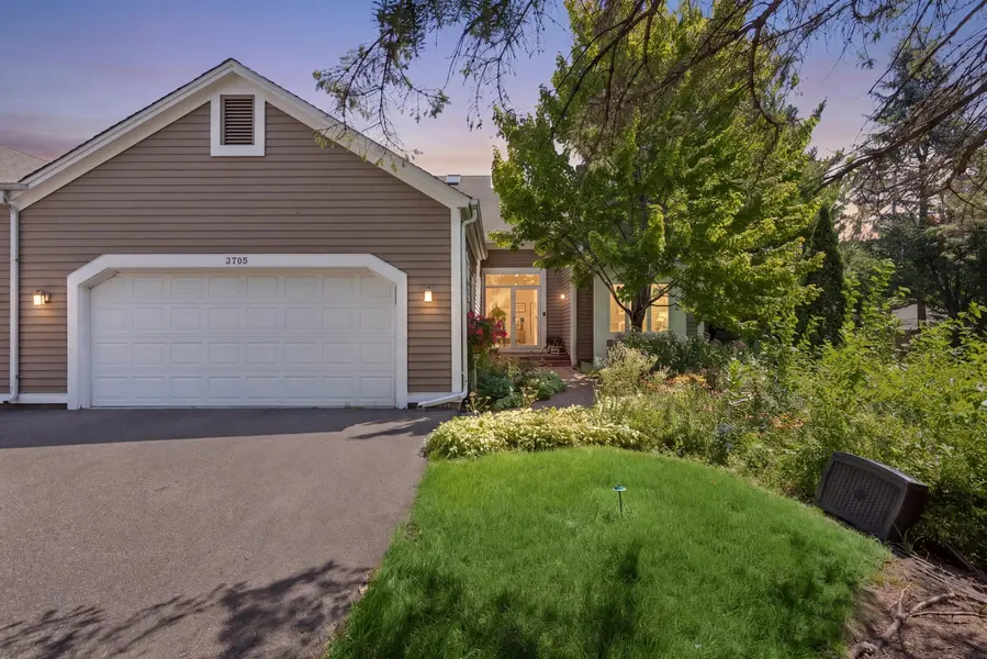 3705 Oakton RDG, Hopkins, MN 55305