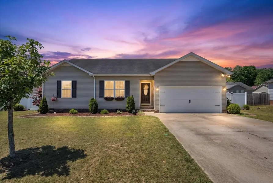 211 Williamsburg Cir, Tullahoma, TN 37388