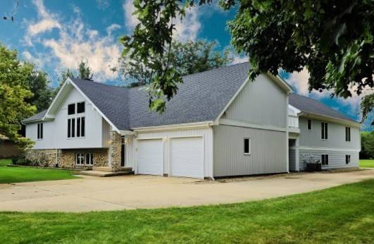 7N140 Nancy LN, St. Charles, IL 60175