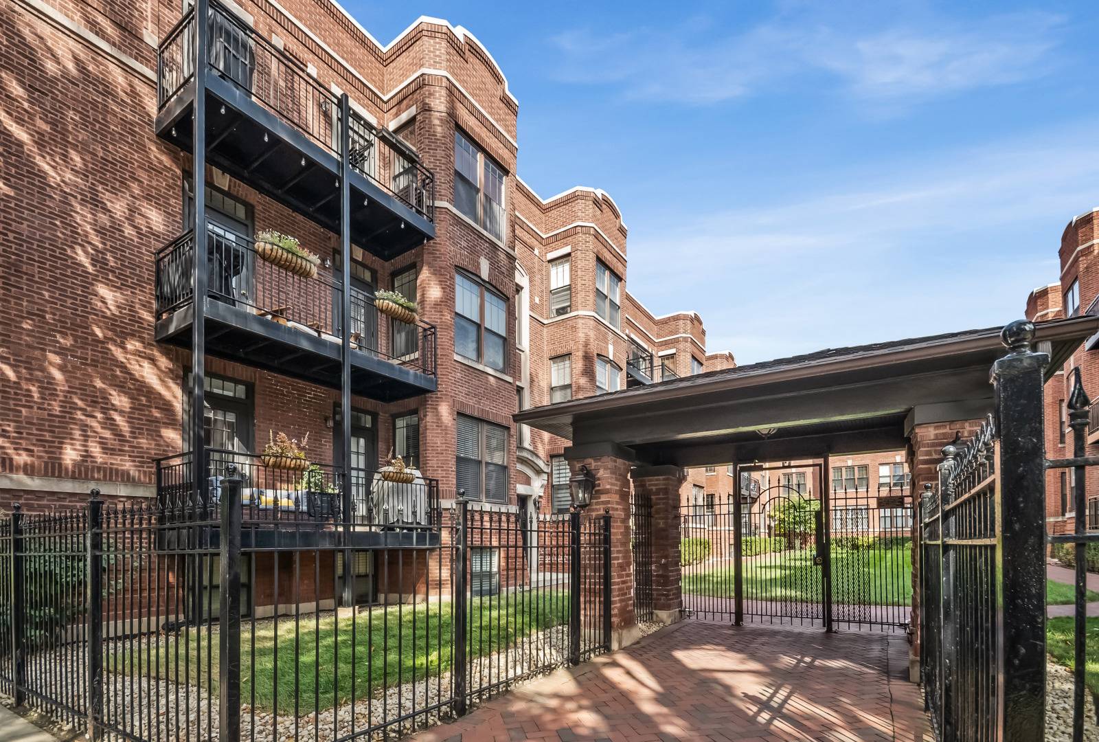 2711 N MILDRED AVE #2A, Chicago, IL 60614