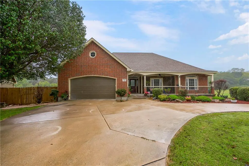 7514 S Buckner Tarsney RD, Grain Valley, MO 64029
