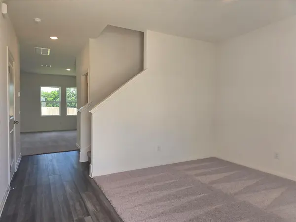 319 Stonebrook DR, Hutto, TX 78634