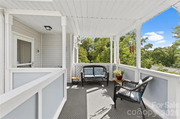 165 Ewbank Garden DR, Hendersonville, NC 28791