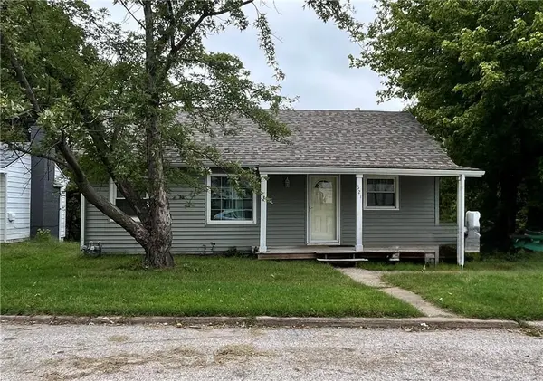 621 Spring AVE, Bonner Springs, KS 66012