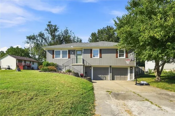 805 Britany DR, Warrensburg, MO 64093