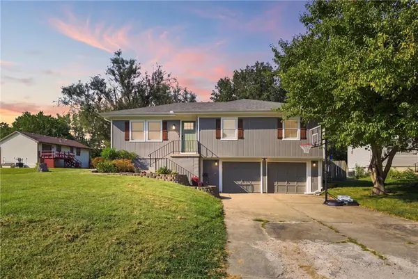 805 Britany DR, Warrensburg, MO 64093