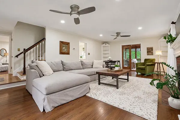 128 W Terrace TRL, Lake Quivira, KS 66217