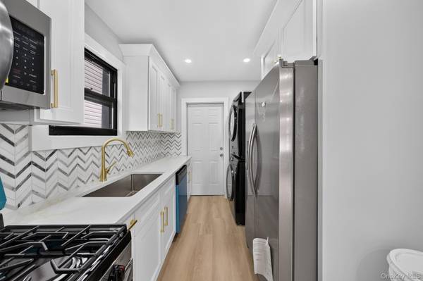 777 E 225th ST, Bronx, NY 10466