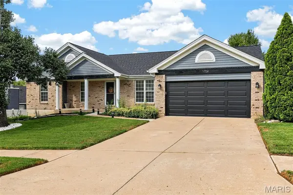 1704 Fairview Farms CIR, Wentzville, MO 63385