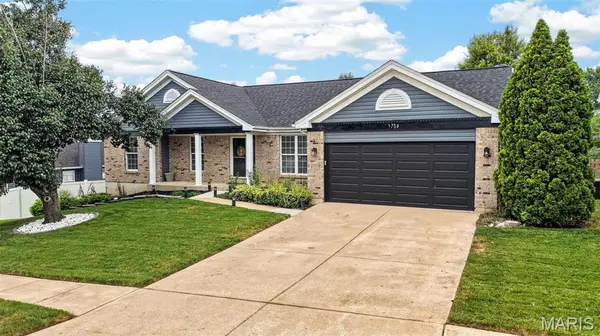 1704 Fairview Farms CIR, Wentzville, MO 63385