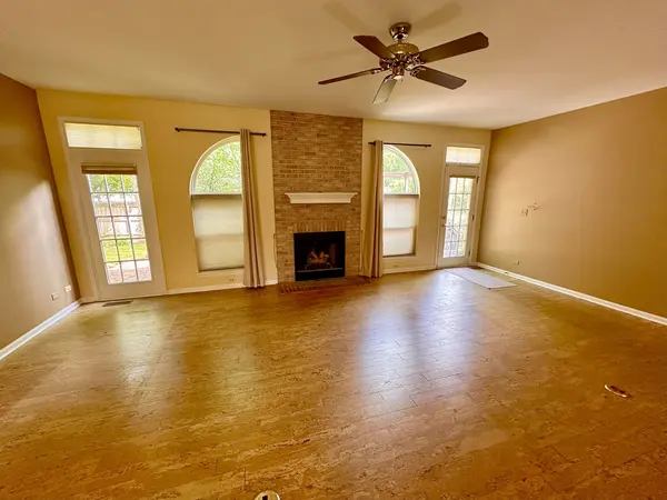 1896 School House LN, Aurora, IL 60506