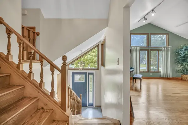 7N140 Nancy LN, St. Charles, IL 60175