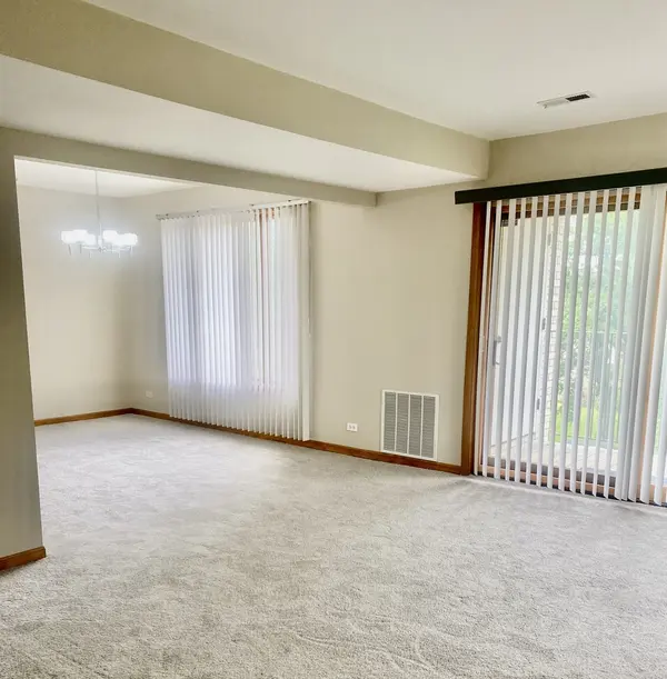 475 N East River RD #3, Des Plaines, IL 60016