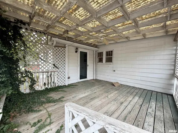 1104 TAYLOR ST, Eldorado, IL 62930