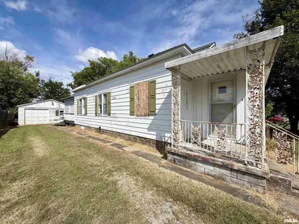 1104 TAYLOR ST, Eldorado, IL 62930