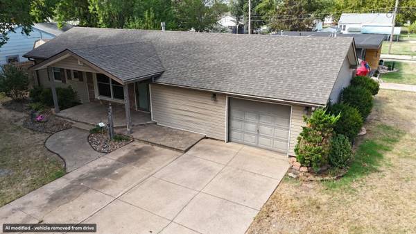 921 Lawrence, Pratt, KS 67124