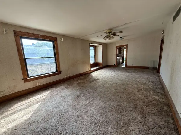 805 E 5th Ave, Hutchinson, KS 67501
