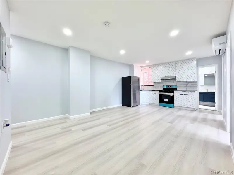 83-15 Grand AVE #2R, Elmhurst, NY 11373
