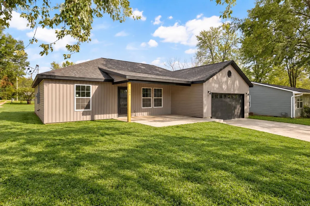 306 N Adams ST, Aurora, MO 65605