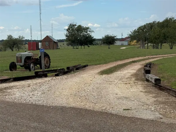 2645 Kallus RD, La Grange, TX 78945