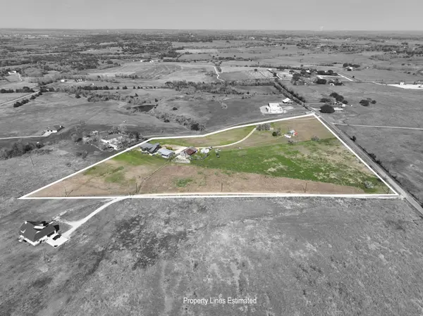 2645 Kallus RD, La Grange, TX 78945