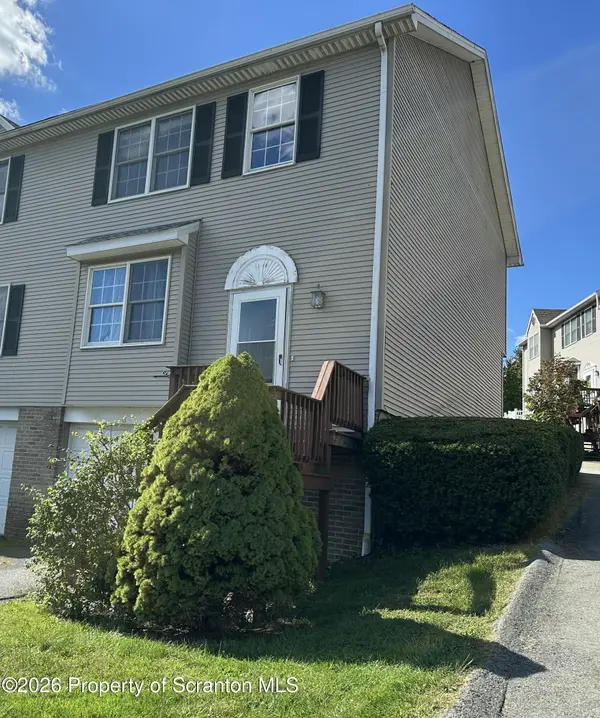 8 Briarwood WAY, Clarks Summit, PA 18411