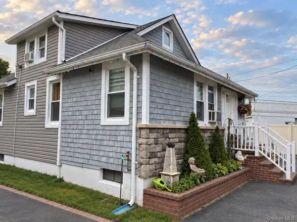 704 Newbridge RD, North Bellmore, NY 11710
