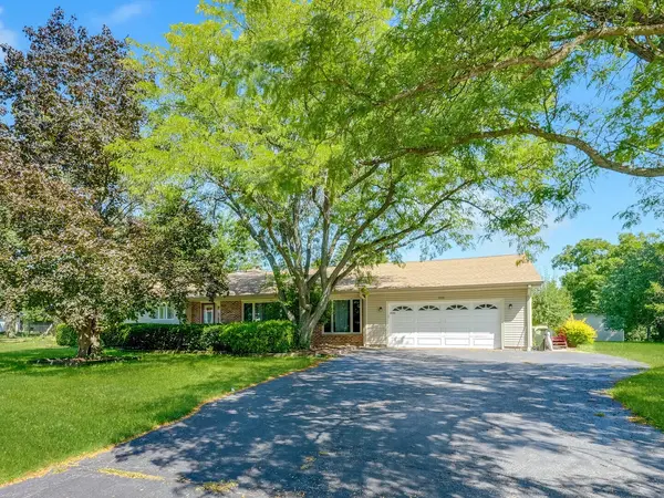 2226 Shannondale RD, Libertyville, IL 60048