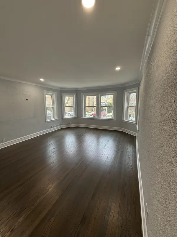 2827 W Lunt AVE #1, Chicago, IL 60645