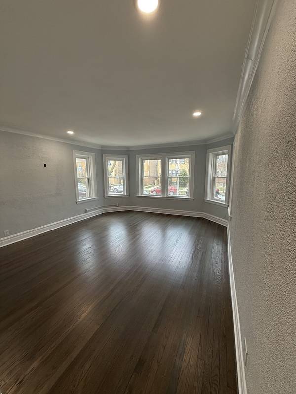 2827 W Lunt AVE #1, Chicago, IL 60645