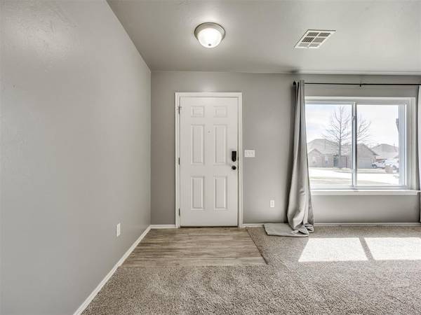 609 Linden LN, Mustang, OK 73064